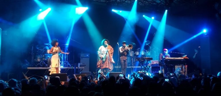 Kamasi Washington se apresenta no Circo Voador com casa cheia