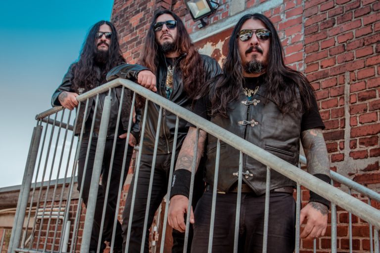 Banda Krisiun posa para foto de divulgação do Garage Sounds